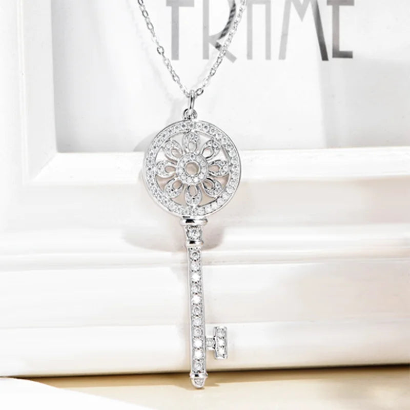 Jeweller Buy 0.5 Carat White Moissanite Diamond Key Shape Pendant S925 Sterling Silver Necklace with Link Chain for Gift