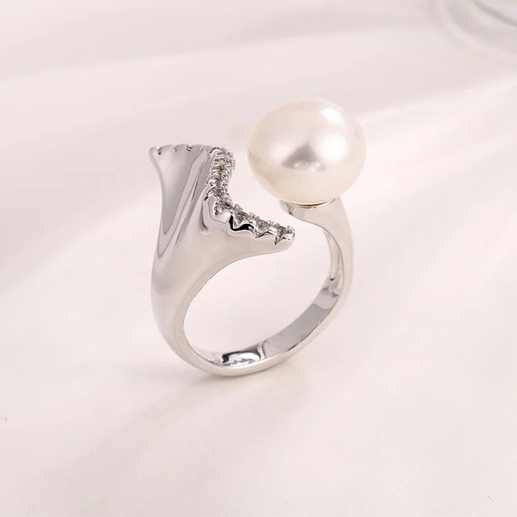 Novelty unique 25 sterling silver pearl ring with small zircon diamond