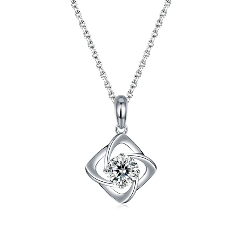 Jeweller Buy Unique Four-leaf Clover pendant with 1 Carat diamond Moissanite 925 Sterling Silver Necklace