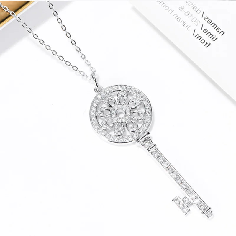 Jeweller Buy 0.5 Carat White Moissanite Diamond Key Shape Pendant S925 Sterling Silver Necklace with Link Chain for Gift