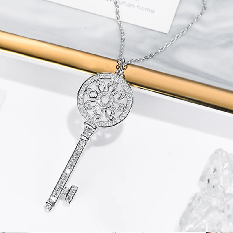 Jeweller Buy 0.5 Carat White Moissanite Diamond Key Shape Pendant S925 Sterling Silver Necklace with Link Chain for Gift