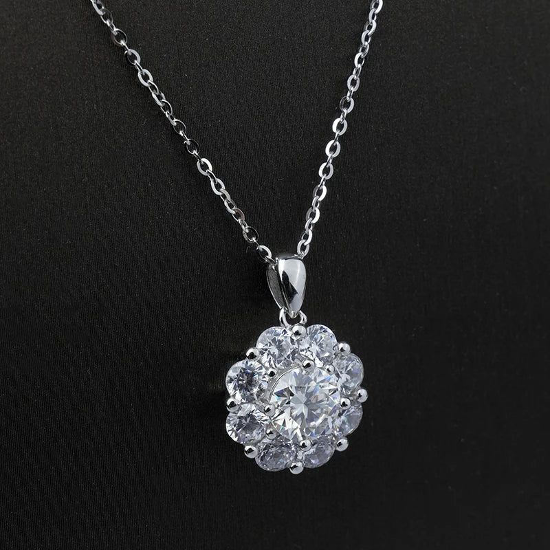 Jeweller Buy Fashionable 925 Sterling Silver Necklace with 1 Carat Moissanite Diamond Flower Pendant Trendy Link Chain