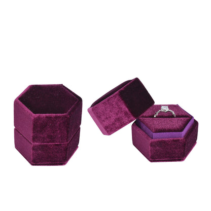 Caja de terciopelo para anillos hexagonales de color rojo toscano