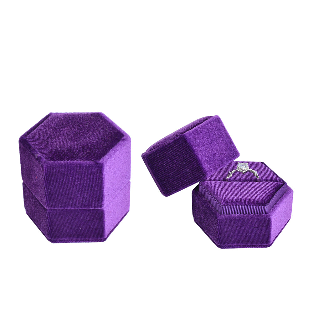 Caja de terciopelo con forma de anillo hexagonal morado