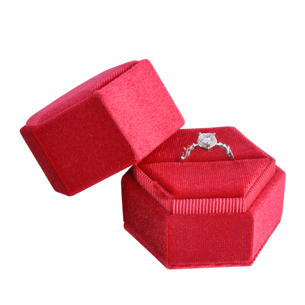 Caja de terciopelo con forma de anillo hexagonal rojo