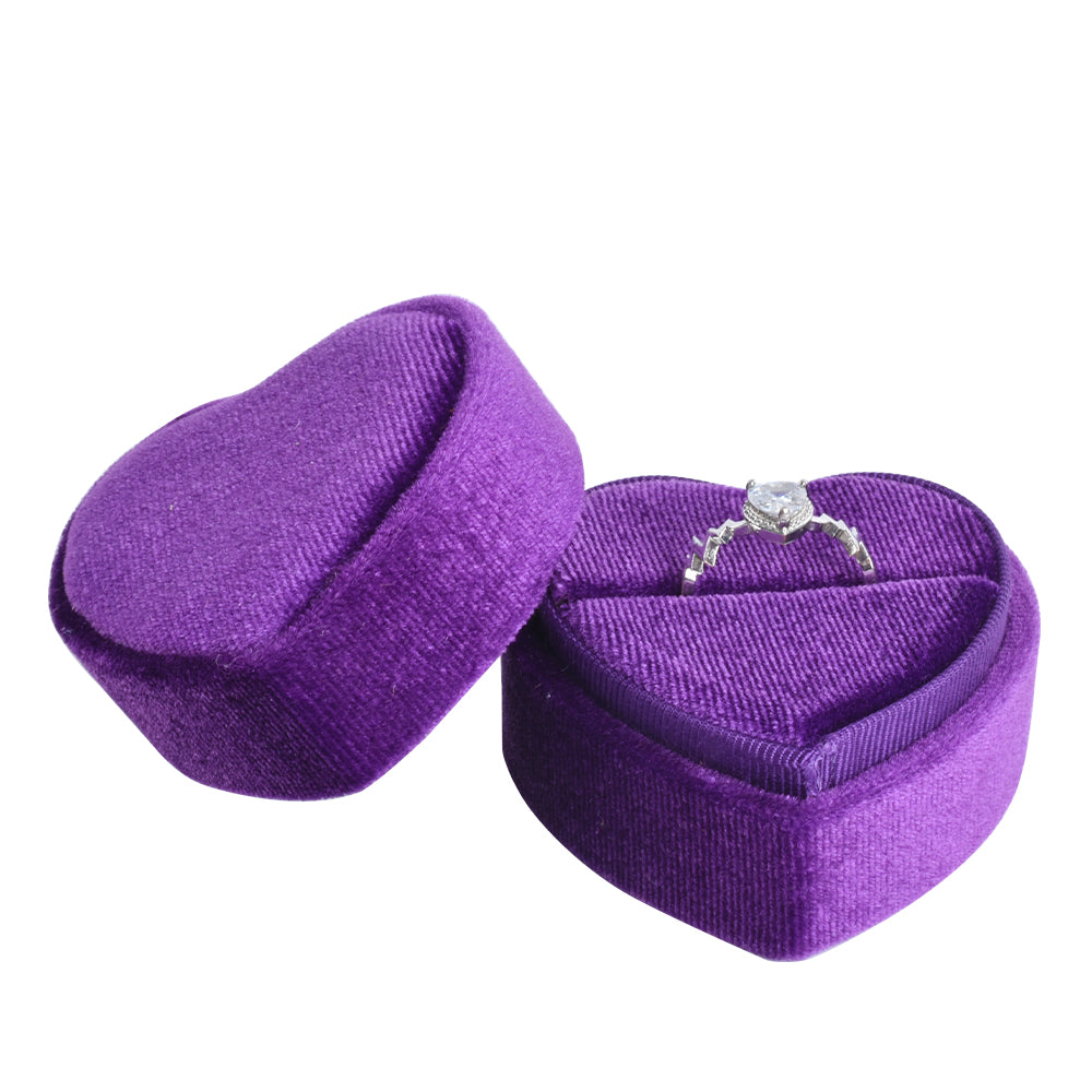 Cajas de terciopelo con forma de corazón de color morado