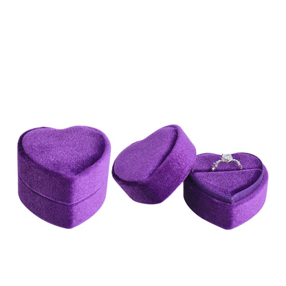 Cajas de terciopelo con forma de corazón de color morado